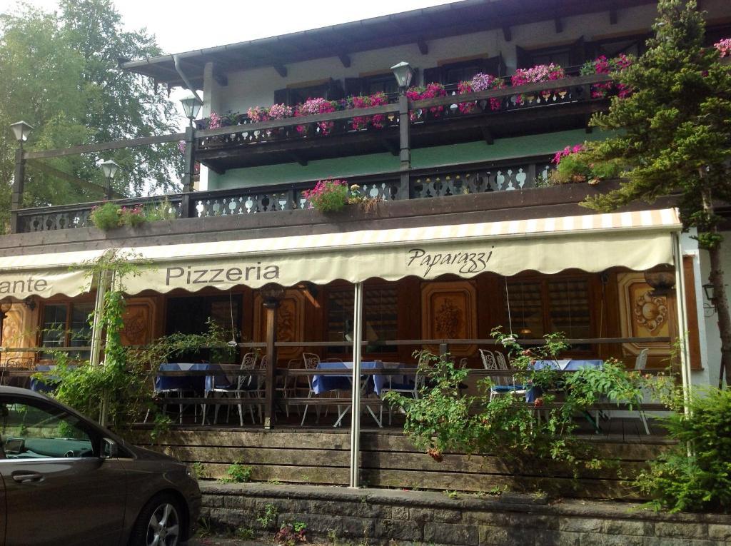 Carrera Hotel